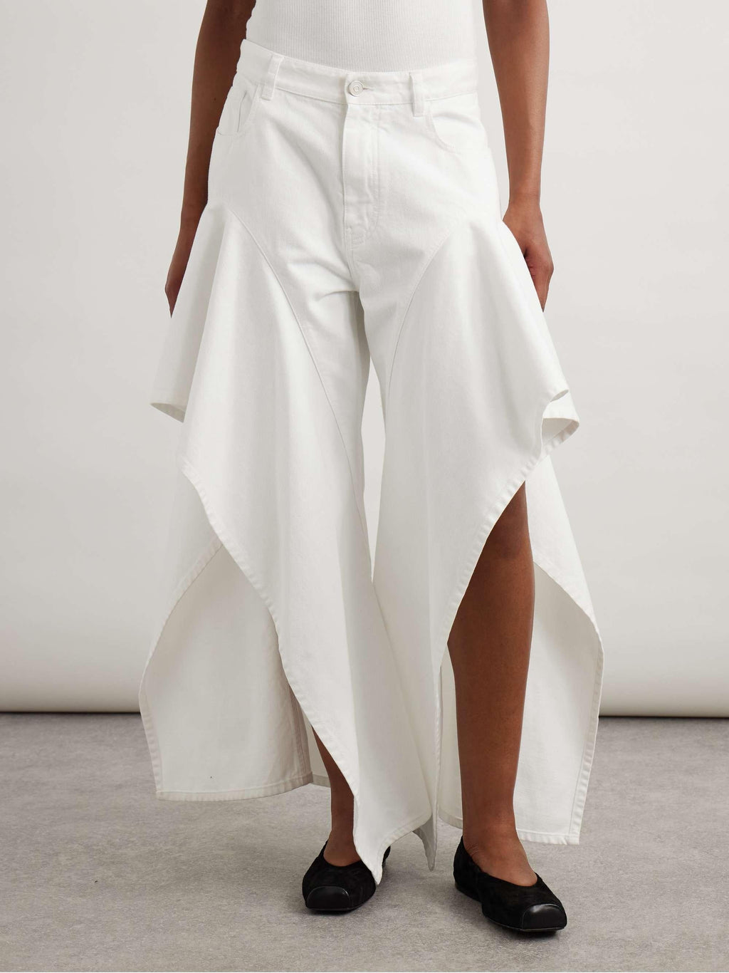 Ruffled Mid-Rise Wide-Leg Jeans