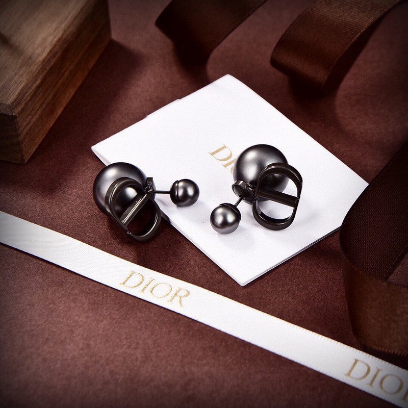 18K Dior Tribales Grey Pearl Earrings