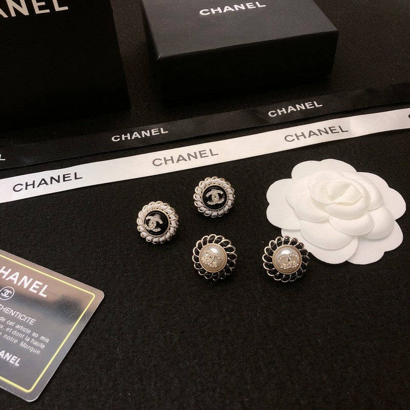 18K  Chanel Black Earrings